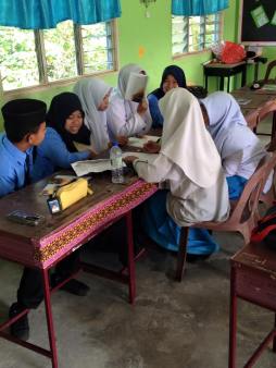 Some Form 4 students of mine working diligently on a poetry assignment. Also note the girl hiding behind her book, a common Malay way to say, "Please sir, no photo!"